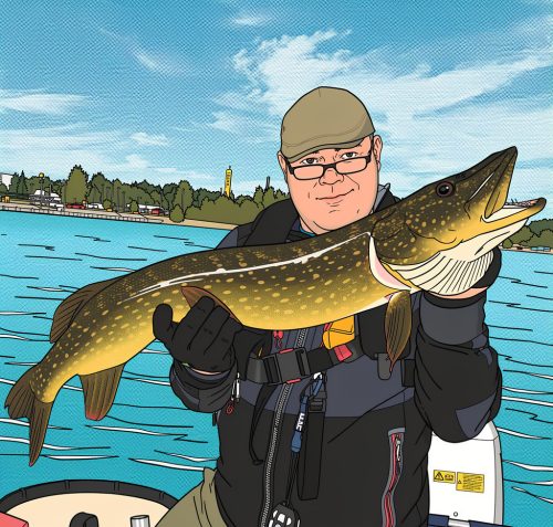 Mies viherässä lätsässä,, pitelee sylissään kalaa. Seisoo veneessä